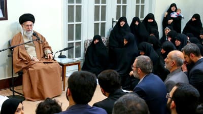 Irans ayatolla Ali Khamenei i ett tv-sänt tal den 2 januari 2018. 