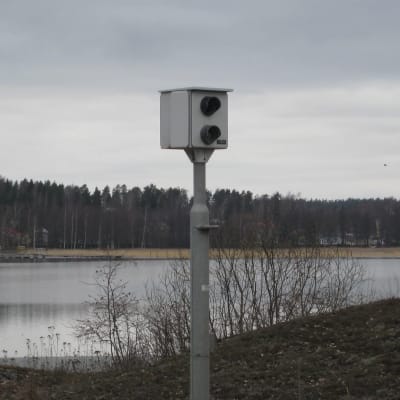 övervakningskamera invid vik