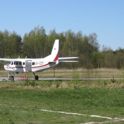 litet flygplan, Tktom, Hangö, Finlands Fallskärmsklubb