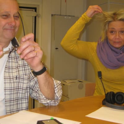 Egon Blomqvist och Ilse Klockars strax innan måndagssnackarnas sändning börjar!