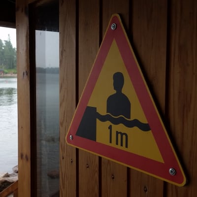 Kennet Levänens varningsskylt för grunt vatten i bruk