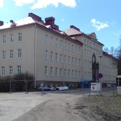 Ekåsens huvudbyggnad i Ekenäs där Raseborgs administration ska flytta in.