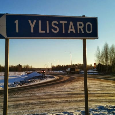 Ylistaro -kyltti.