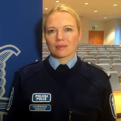 Viestintäpäällikkö Nina Juurakko-Vesikko, Poliisi