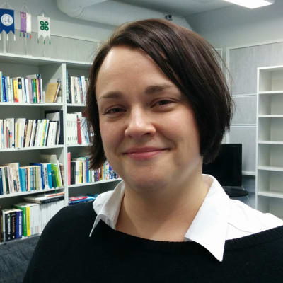 Seinäjoen lyseon äidinkielen ja kirjallisuuden lehtori Hanna Rahko on vuoden 2017 äidinkielenopettaja.