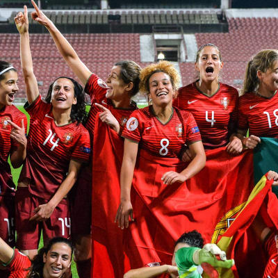 Portugals damlandslag firar avancemanget till EM-slutspelet.