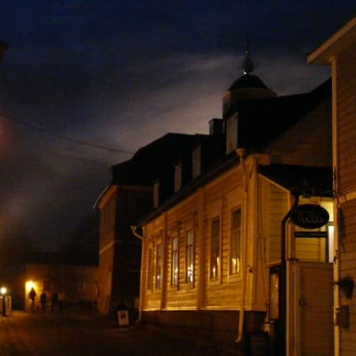 Spöklig stämning i gamla stan i Borgå