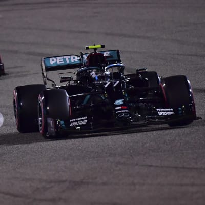 Valtteri Bottas kör i Bahrain.