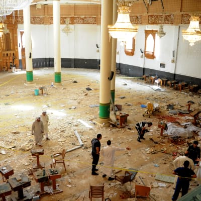 Moskén i Kuwait efter självmordsattacken den 26 juni 2015.
