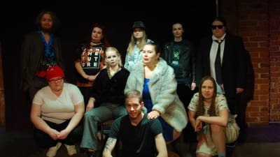 Hamlet-ensemblen från Studentteatern i Åbo.