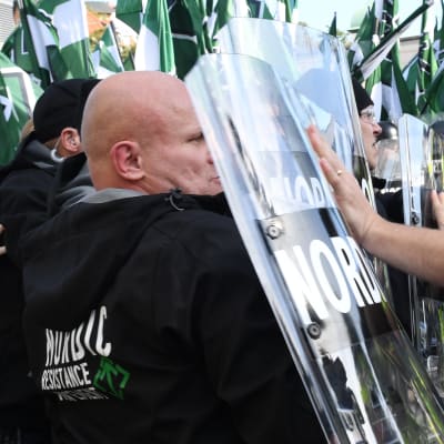 Nordiska motståndsrörelsen demonstrerar i Göteborg den  30 september 2017.