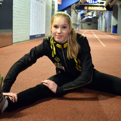 Jessica Kähärä on ikäluokkansa tilastoykkönen hyppylajeissa.