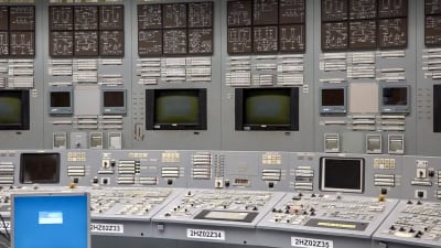 I kontrollrummet i det stängda kärnkraftverket Ignalina i Litauen är nästan alla skärmar släckta.