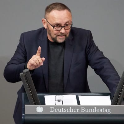 Den tyska AfD-politikern Frank Magnitz talar i tyska parlamentet.