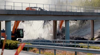 Rautatiesillan purkamisen vuoksi Helsinginkatu välillä Suntiontie–Assistentinkatu on katkaistu kaikelta liikenteeltä neljäksi päiväksi. Työ päättyy perjantaina.