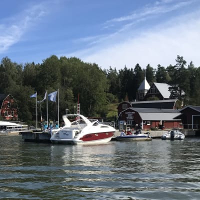 Nya bryggor har installerats i Barösund