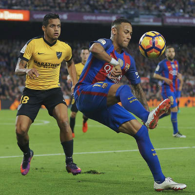 Neymar med bollen