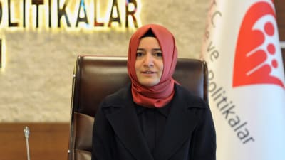 Turkiets familjeminister Fatma Betül Sayan Kaya är inte välkommen in Nederländerna.