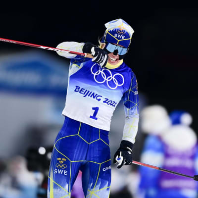 Jonna Sundling korsar mållinjen och blir olympisk mästare.