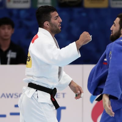 Saeid Mollaei (valkoinen) voitti Tokion MM-kisoissa hallitsevan olympiavoittajan Khasan Khalmurzaevin.