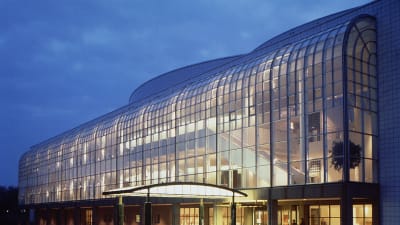 Nationaloperan i kvällsbelysning
