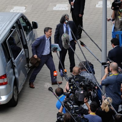 Geklands nya finansminister Euklides Tsakalotos anländer till EU:s finansministermöte i Bryssel.