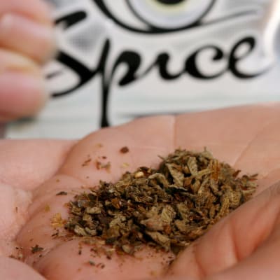 Den syntetiska drogen Spice, som är konstgjord marijuana.