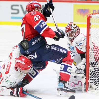 Spel framför Jonathan Iilahtis mål, HIFK-Sport 