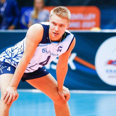 Lauri Kerminen är libero i Finlands herrlandslag i volleyboll.