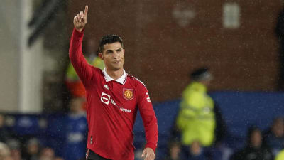 Cristiano Ronaldo firar ett mål.
