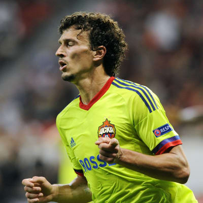 Roman Eremenko spelar fotboll i CSKA.