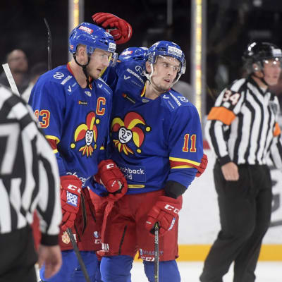 Jokeritspelare jublar efter ett mål