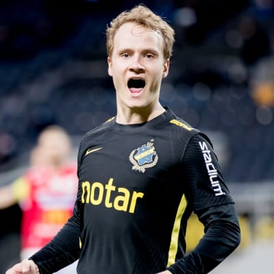 AIK:s Saku Ylätupa firar 1–0-målet mot Degerfors.