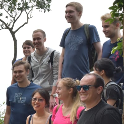 En grupp finländare och kineser i en av Hongkongs naturparker 