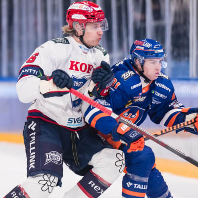 Tony Sund och Petteri Puhakka i närkamp.