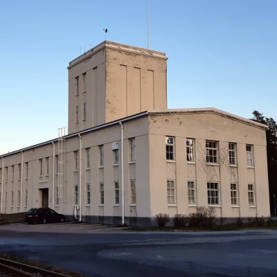 En fabriksbyggnad i Hangö.
