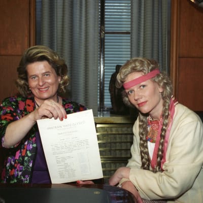 Riitta Uosukainen ja Liisa Rimpiläinen vuonna 1994.