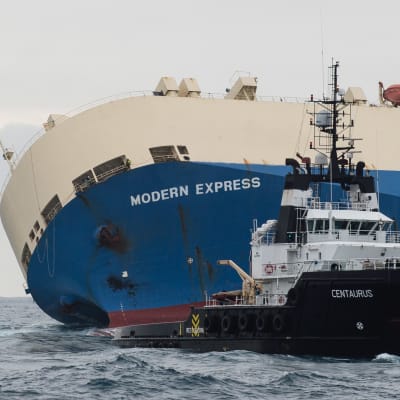 Det havererade fartyget Modern Express utanför Frankrikes kust.