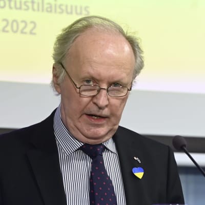 Aki Lindén under en presskonferens den 12 april 2022.