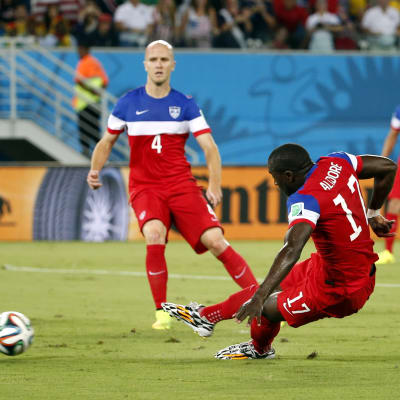 Jozy Altidore skjuter ett skott