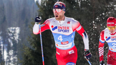 Martin Johnsrud Sundby drar en klunga