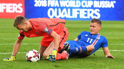 Lukas Hradecky vaktade målet mot Island.