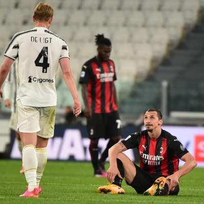 Zlatan Ibrahimovic skadades i matchen mot Juventus.