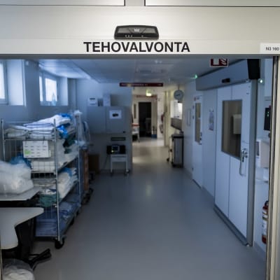 Oulun Yliopistollisen sairaalan tehovalvonta käytävä.