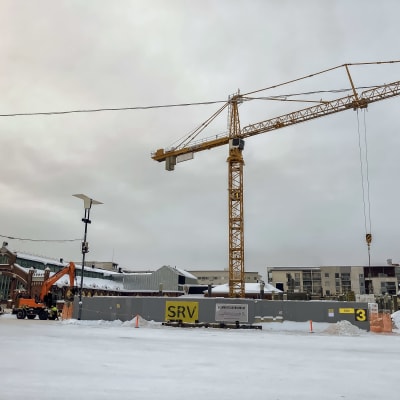 Oulun torihotellin rakennustyömaa helmikuussa 2021.
