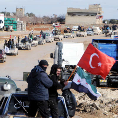Pro-turkiska rebeller från den Fria syriska armén har samlats i gränsstaden Azaz inför offensiven mot Afrin  