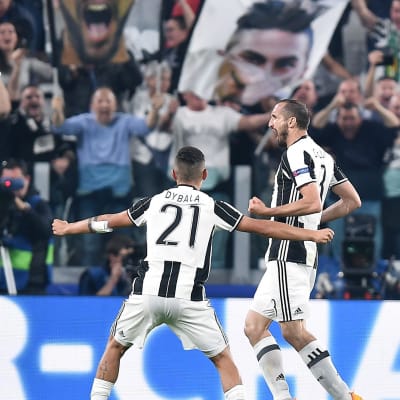 Paulo Dybala och Giorgio Chiellinis mål sänkte Barcelona.