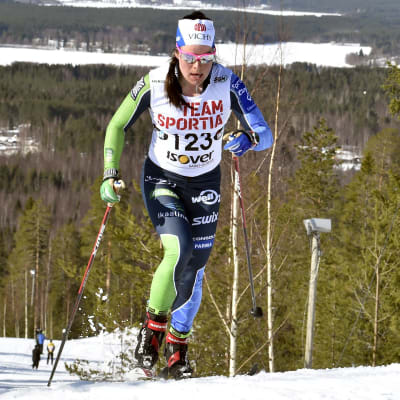 Krista Pärmäkoski åker under FM 2021.