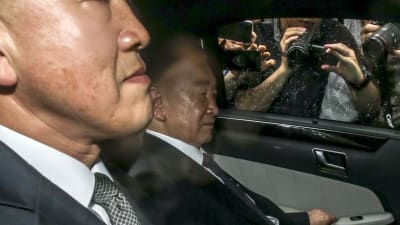 Kim Jong-Un stabschef Kim Chang-Son (till höger) leder Nordkoreas delegation i Singapore där man diskuterar logistik, säkerhet och protokoll inför toppmötet