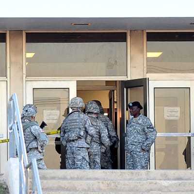 Massaker vid amerikanska militärbasen Fort Hood i Texas